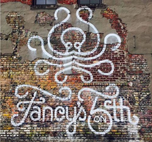 Fancy's on 5th.JPG